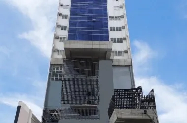 Podium and upper floors from the avenue
